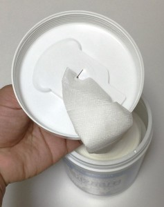 17_elecom_wet_tissue_top_in_hole2.jpg