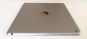 26_ipad-air2_earphone_in.jpg