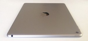 26_ipad-air2_earphone_in_thumb.jpg