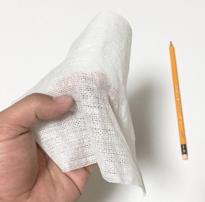27_elecom_wet_tissue_hand.jpg