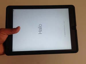29_ipad_air2_elecom_silicon_case_hand_front.jpg