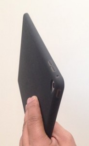 31_ipad_air2_elecom_silicon_case_hand_streight_thumb.jpg