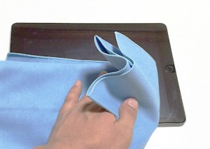 35_sanwa_wet_lcd_cloth_ipad_wash.jpg
