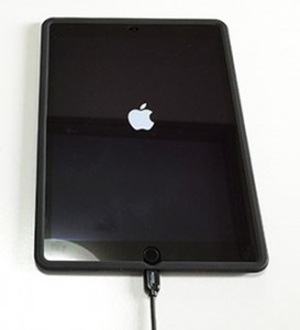 01_anker_astro_e4_charging-_ipadair_thumb.jpg