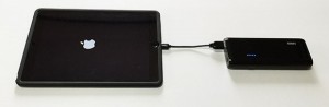 02_anker_astro_e4_charging-_ipadair2.jpg