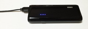 03_anker_astro_e4_charging-_ipad.jpg