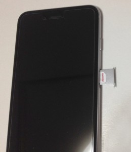 06_iphone6plus_iij_bic_sim_in.jpg