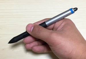 9_intuos_cth-480_s1_unbox_info_pen.jpg