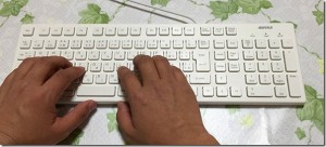 9_usbkeybord_BSKBU04WH_typing_form_thumb.jpg