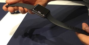apple-watch-sport-black-fitting-1.jpg