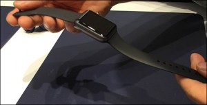 apple-watch-sport-black-fitting-1_thumb.jpg