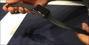apple-watch-sport-black-fitting-1_thumb.jpg