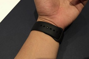 apple-watch-sport-black-fitting-6.jpg