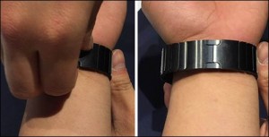applewatch-linkbracelet-fitting-3-put_thumb.jpg