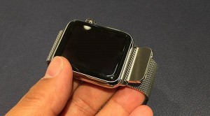 applewatch-milaneseloop-2-hook1.jpg