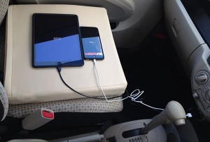 anker-dual-port-car-charger-usb-long-cable-charge-17.jpg