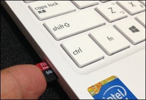 1-asus-notebook-x205ta-sdcard-in1_thumb.jpg