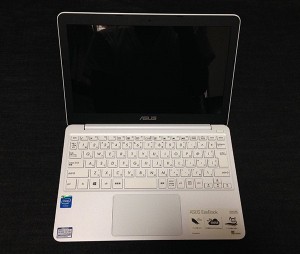 2-asus-eeepc-netbook-x205ta-front-vi1.jpg
