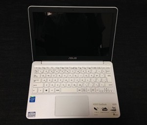 2-asus-eeepc-netbook-x205ta-front-vi1_thumb.jpg