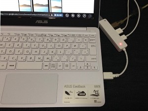 4-asus-notebook-x205ta-usb-hub-set1.jpg