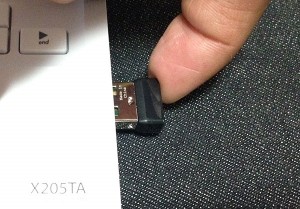 a1-asus-notebook-x205ta-mouse-antena1.jpg