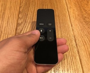 22-new-appletv-2015-siri-remote-tate-hand_thumb.jpg