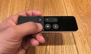 23-new-appletv-2015-siri-remote-yoko-hand_thumb.jpg