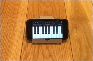 11-iphone-stand-garageband_thumb.jpg