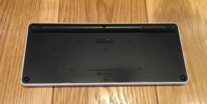 13-bluetooth-keybord-nintendo-pokemon-ipad-iphone-back.jpg