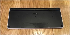 13-bluetooth-keybord-nintendo-pokemon-ipad-iphone-back_thumb.jpg