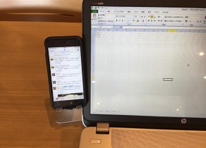 17-iphone-stand-twitter-windows-combo.jpg