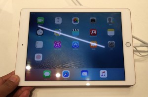 1_ipad_pro_9_7_hand.jpg