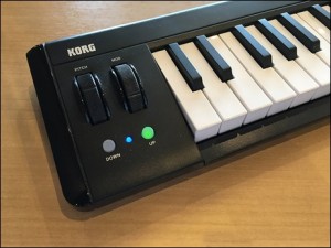 4-ipad-korg-microkey-air-midi-keybord-side_thumb.jpg