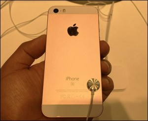 4_iphone_se_bk_camera_thumb.jpg