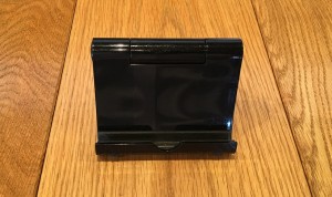 7-ipad-stand-elecom.jpg