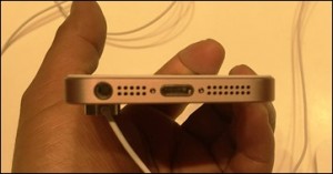7_iphone_se_speaker_earphone_jack_thumb.jpg