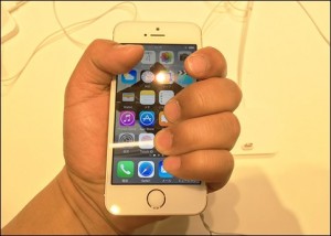 9_iphone_se_grip_thumb.jpg