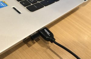 a10-usb-lightning-chain-ipad-pro.jpg