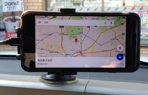 google-map-iphone-car-holder-yoko.jpg