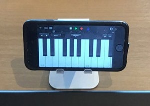 iphone-stand.jpg