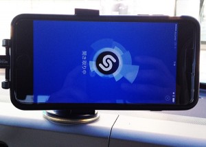 shazam-iphone-car-holder-yoko-2.jpg