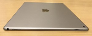 12-ipad-pro-speaker-power-button-earphone-jack.jpg