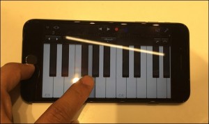 12-iphone7-plus-garageband_thumb.jpg