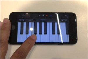 14-iphone7-garageband_thumb.jpg