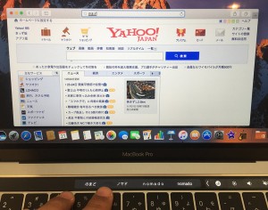 12-macbookpro-touchbar-safari.jpg
