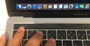 2-macbookpro-touchbar-esc-button.jpg