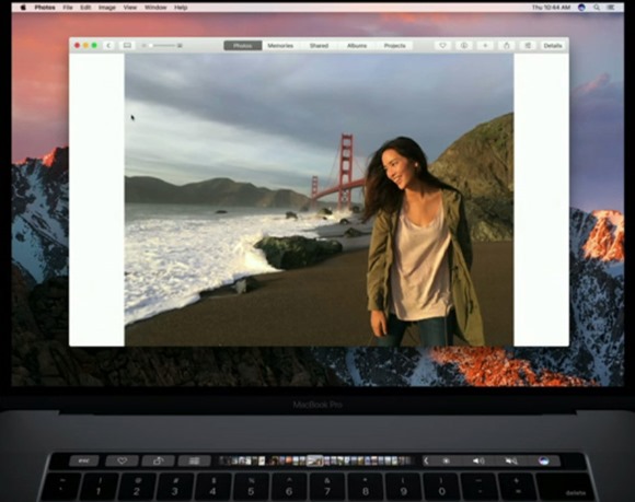 21-macbookpro-touchbar-photo