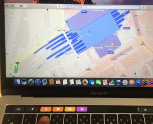 31-macbookpro-touchbar-map-shopping.jpg