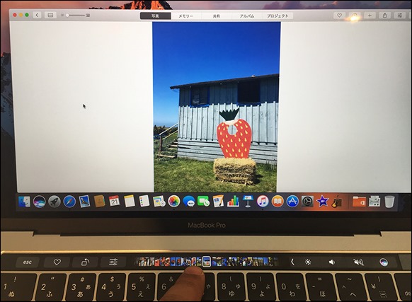 38-macbookpro-touchbar-photo-slide