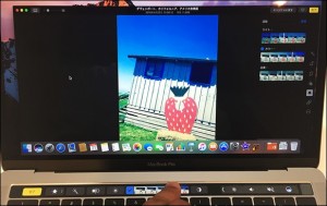 45-macbookpro-touchbar-photo-color_thumb.jpg